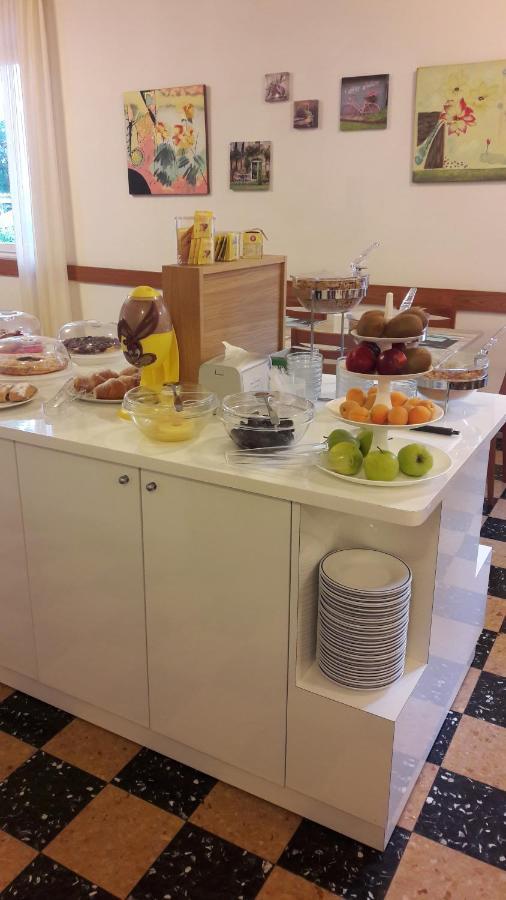 Albergo Larenzia กัตตอลิกา ภายนอก รูปภาพ