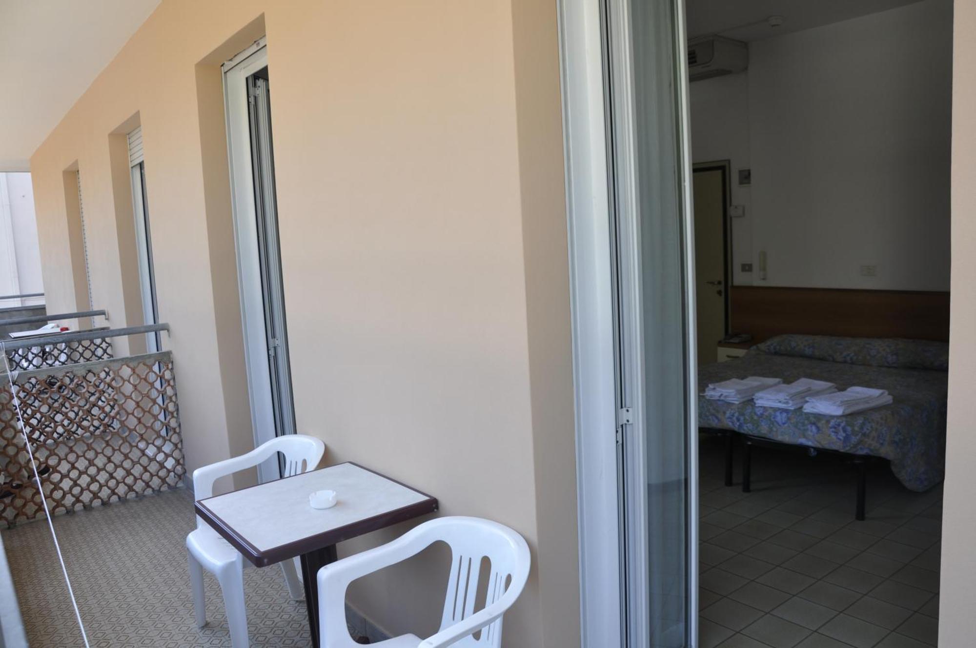 Albergo Larenzia กัตตอลิกา ห้อง รูปภาพ