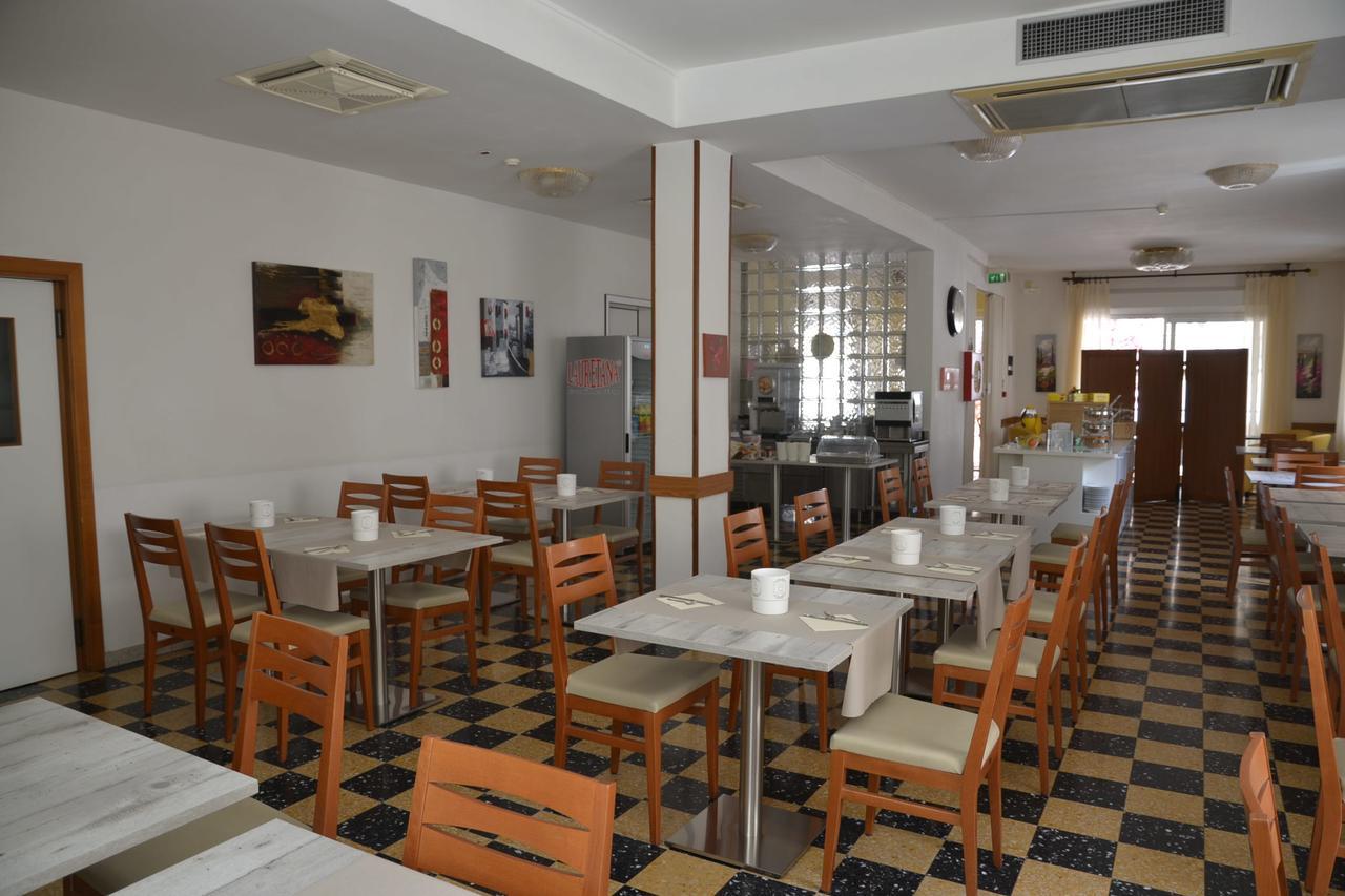 Albergo Larenzia กัตตอลิกา ภายนอก รูปภาพ